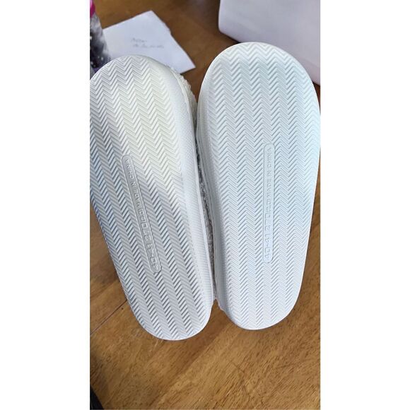 MUSHROOM FUZZY FLEECE SLIPPERS WHITE/RED WOMENS SIZE 9 - Picture 6 of 8